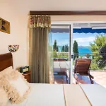 Villa Em *