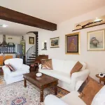 Villa Em *
